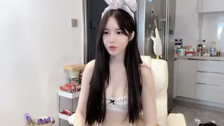 Screenshot 4 from Kitchen Lingerie Striptease — Petite Asian Beauty Solo Performance