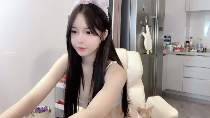 Screenshot 6 from Kitchen Lingerie Striptease — Petite Asian Beauty Solo Performance