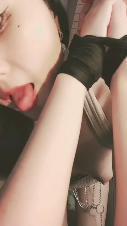 Screenshot 4 from Raw Japanese Amateur Fetish — Uncensored POV with Metal Chain Harness Action