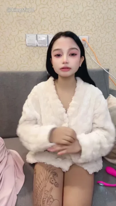 Screenshot 30 from Solo Japanese Amateur POV — Face Reveal with Dildo Pleasure Session [FC2-PPV-2740000]