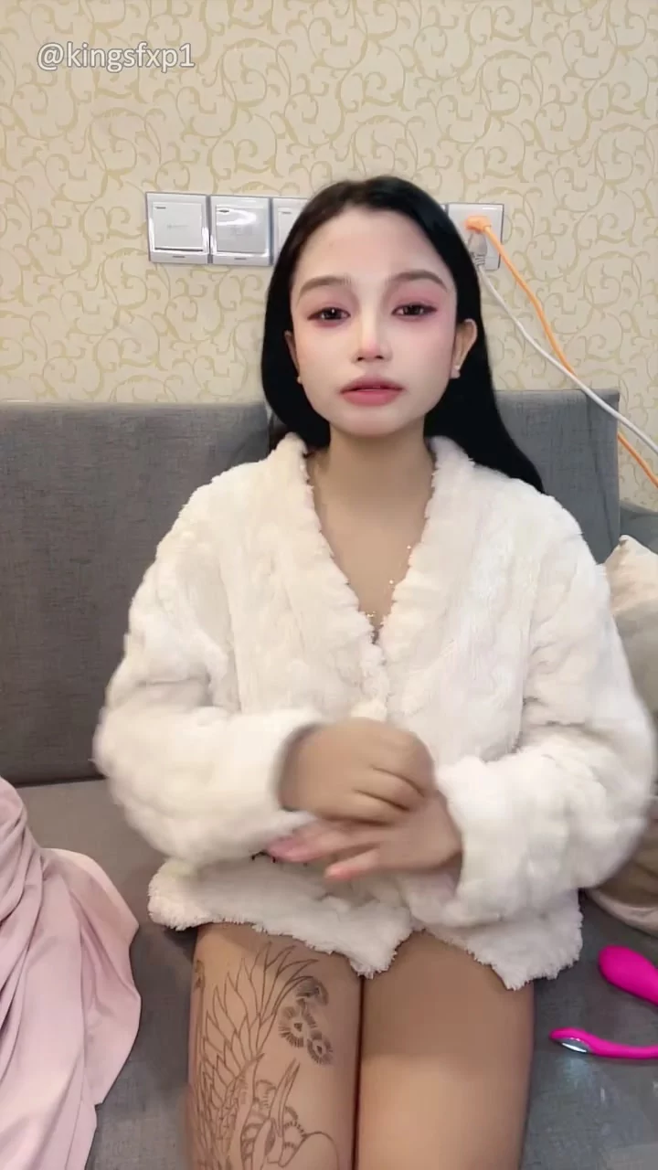 Play video: Solo Japanese Amateur POV — Face Reveal with Dildo Pleasure Session [FC2-PPV-2740000]