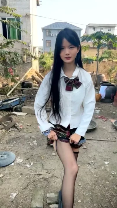 Screenshot 15 from Outdoor Japanese Amateur — Shy Teen Encounter with Full Face Exposure