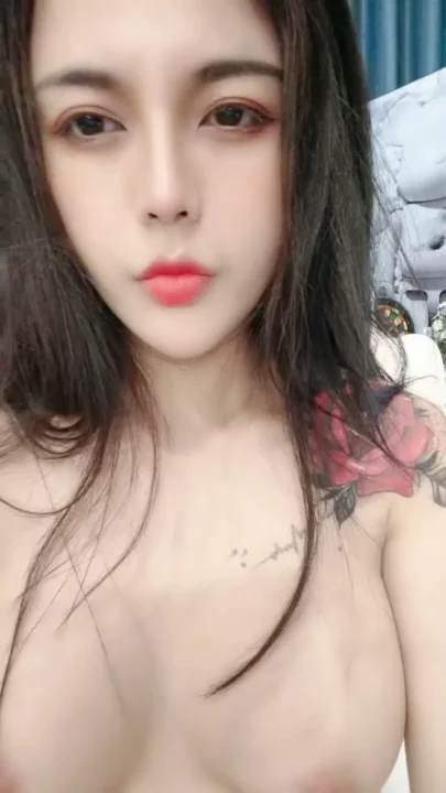 Screenshot 4 from Interracial Tattooed Beauty in Uncensored Amateur Multi-Person POV — Face-Shown Action