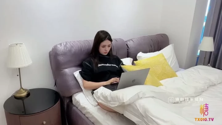 Screenshot 1 from Amateur POV Creampie — Petite Asian Slut Faceshot and Anal in Hotel