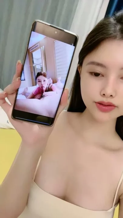 Screenshot 1 from Amateur Asian Beauty Flaunts Curves in Solo Phone Session — Full Face Reveal