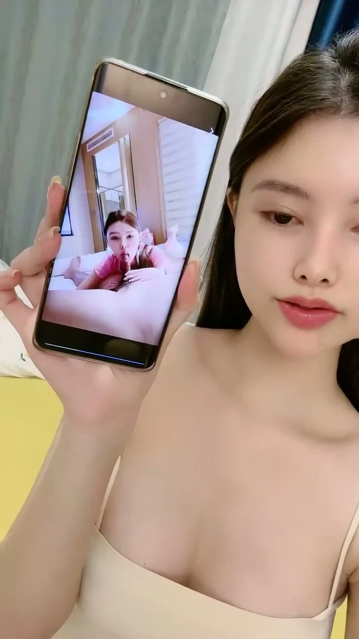 Play video: Amateur Asian Beauty Flaunts Curves in Solo Phone Session — Full Face Reveal