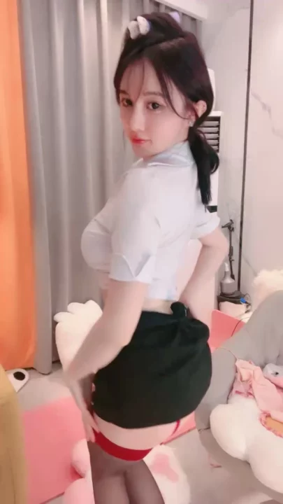 Screenshot 5 from Asian Livestream Solo — Petite Beauty Masturbates in Lingerie and Thigh-Highs