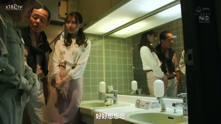 Screenshot 13 from East Asian Livestreamer Goes Hardcore in Apartment Creampie Scene