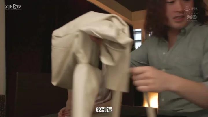 Screenshot 5 from East Asian Livestreamer Goes Hardcore in Apartment Creampie Scene