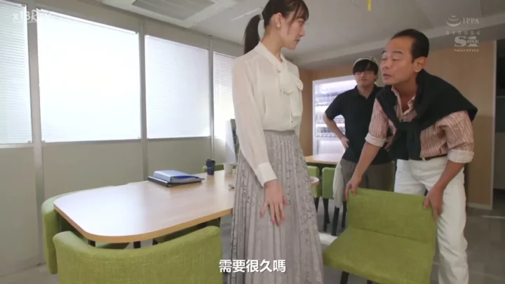 Screenshot 10 from East Asian Livestreamer Goes Hardcore in Apartment Creampie Scene