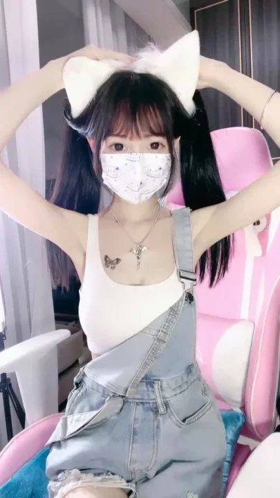 Screenshot 22 from Petite Asian Beauty in Lingerie — Intimate Solo Livestream with Face Reveal