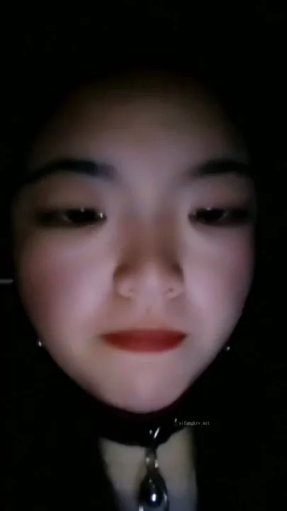 Screenshot 25 from Petite Asian Performer Flaunts Face in Risky Public Solo Session