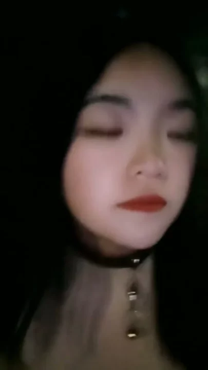 Screenshot 30 from Petite Asian Performer Flaunts Face in Risky Public Solo Session