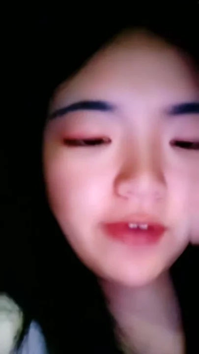 Screenshot 5 from Petite Asian Performer Flaunts Face in Risky Public Solo Session