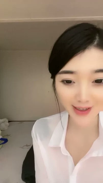 Screenshot 13 from Glasses-Wearing Asian Amateur Su Su LUCKY Takes Rough POV Creampie in Hotel Room