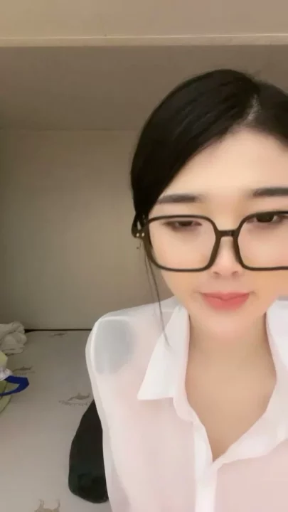 Screenshot 15 from Glasses-Wearing Asian Amateur Su Su LUCKY Takes Rough POV Creampie in Hotel Room