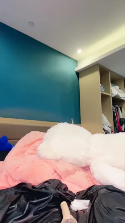 Tingting’s Uncensored Lingerie Session — Petite Asian Squirts Repeatedly in POV Dildo Action のスクリーンショット 1