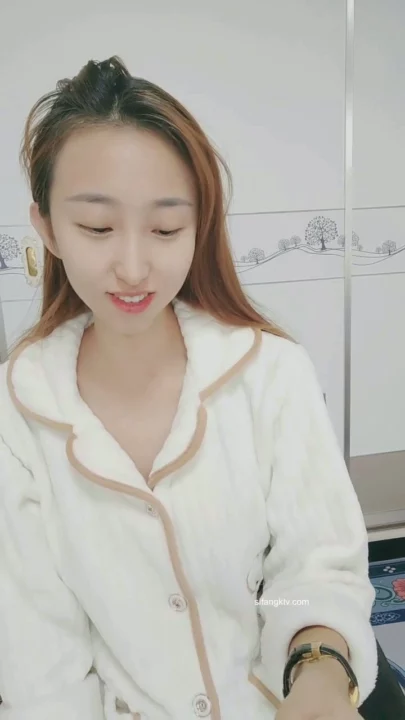 Screenshot 3 from Livestream Leak — Asian Amateur Flaunts Lingerie Solo, Face Fully Visible
