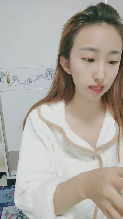 Screenshot 5 from Livestream Leak — Asian Amateur Flaunts Lingerie Solo, Face Fully Visible