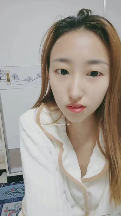 Screenshot 6 from Livestream Leak — Asian Amateur Flaunts Lingerie Solo, Face Fully Visible
