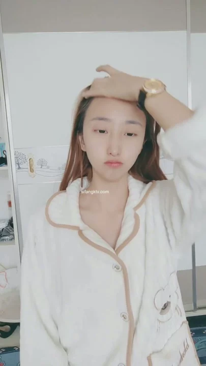 Screenshot 10 from Livestream Leak — Asian Amateur Flaunts Lingerie Solo, Face Fully Visible