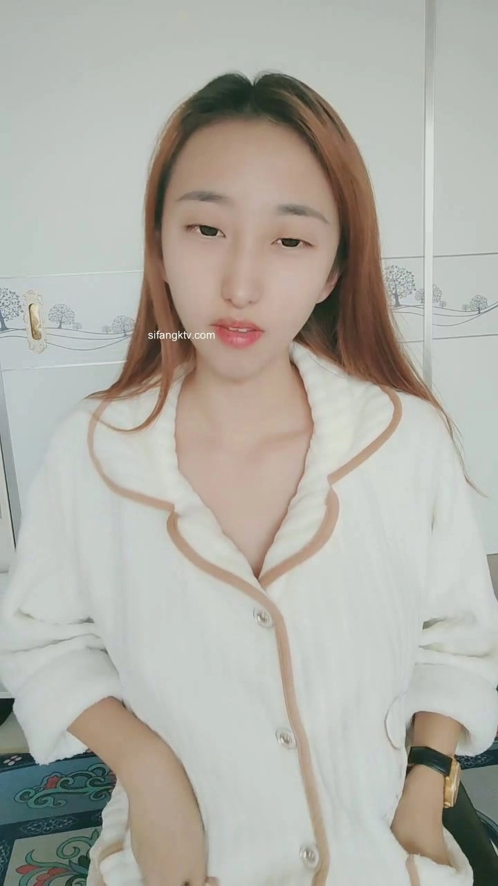 Play video: Livestream Leak — Asian Amateur Flaunts Lingerie Solo, Face Fully Visible