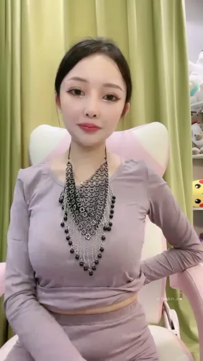 East Asian Model in Lavender Sportswear — Solo Amateur Session のスクリーンショット 3