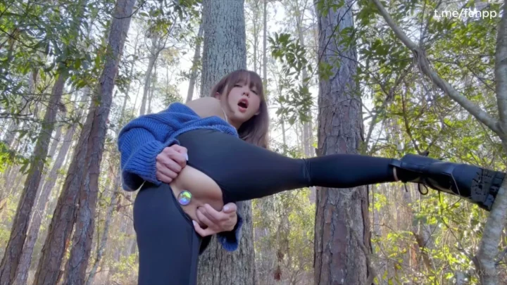 Screenshot 3 from East Asian Solo Forest Masturbation — Glass Dildo & Water Bottle POV