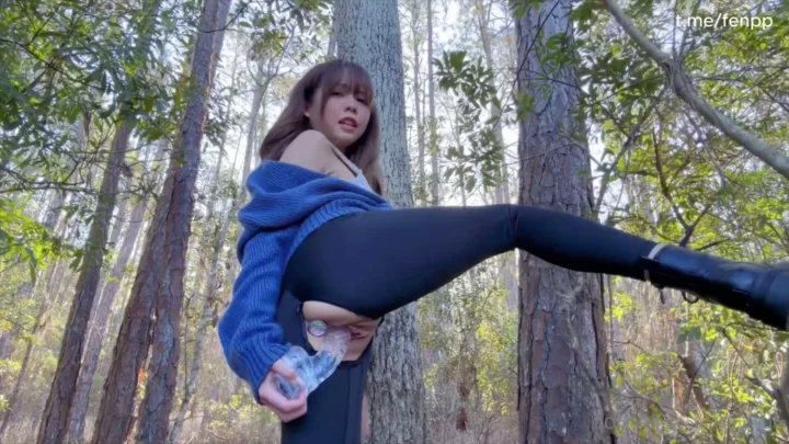 Screenshot 4 from East Asian Solo Forest Masturbation — Glass Dildo & Water Bottle POV