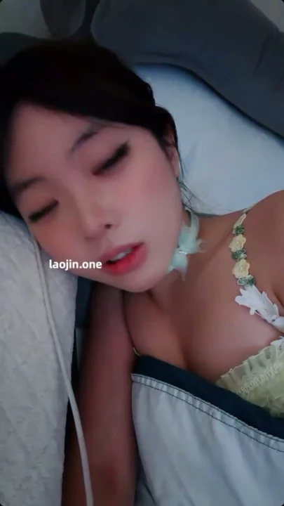 Screenshot 9 from Solo Sensation: Petite Asian Beauty in Green Lace Tease