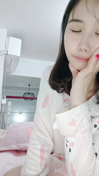 Screenshot 11 from Qianqian’s Private Solo Session — Petite Asian Amateur in Lace & Pajamas