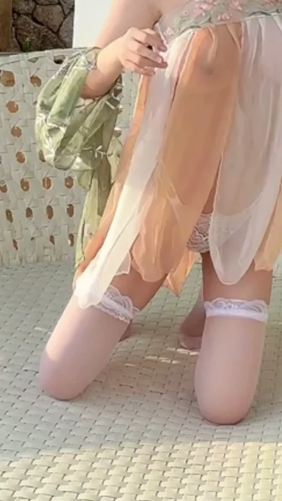 Screenshot 4 from Poolside Glamour — Zhu Keer Showcases Sheer Lingerie in Solo Shoot