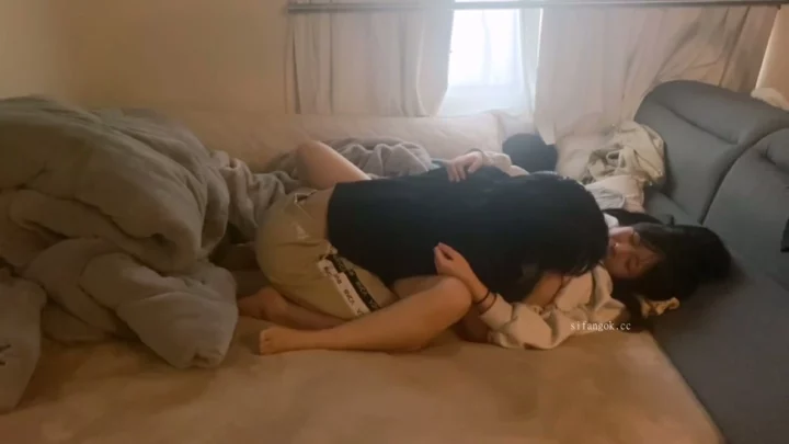 Screenshot 2 from Asian Lesbian Scissoring — Amateur Face-Shown Intimacy on Bed