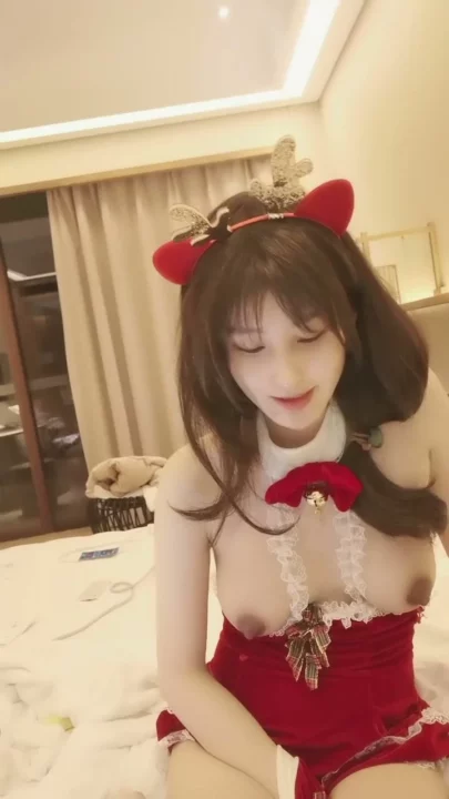 Screenshot 15 from Asian Livestream Amateur Solo — Petite Beauty in Santa Lingerie with Dildo