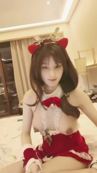 Screenshot 16 from Asian Livestream Amateur Solo — Petite Beauty in Santa Lingerie with Dildo