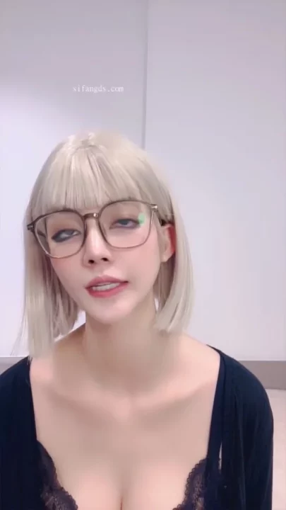 Screenshot 16 from Exclusive Leaked Asian Stream Featuring a Petite Glasses-Clad Star