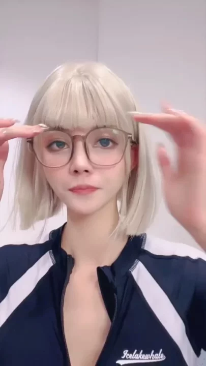 Screenshot 3 from Exclusive Leaked Asian Stream Featuring a Petite Glasses-Clad Star