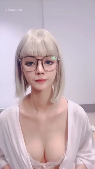 Screenshot 25 from Exclusive Leaked Asian Stream Featuring a Petite Glasses-Clad Star