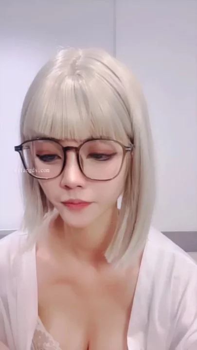 Screenshot 27 from Exclusive Leaked Asian Stream Featuring a Petite Glasses-Clad Star