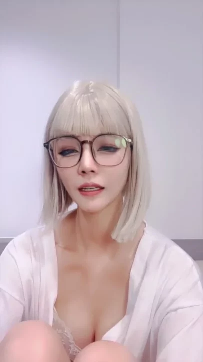 Screenshot 28 from Exclusive Leaked Asian Stream Featuring a Petite Glasses-Clad Star