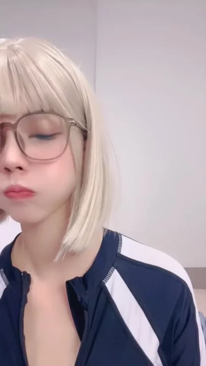 Screenshot 5 from Exclusive Leaked Asian Stream Featuring a Petite Glasses-Clad Star