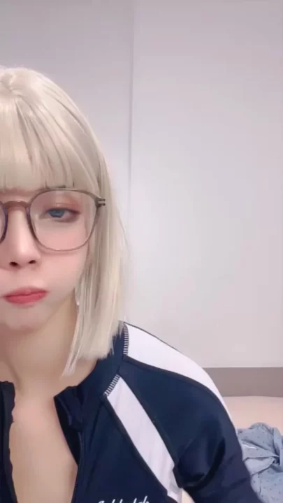 Screenshot 6 from Exclusive Leaked Asian Stream Featuring a Petite Glasses-Clad Star
