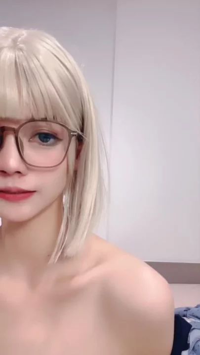 Screenshot 7 from Exclusive Leaked Asian Stream Featuring a Petite Glasses-Clad Star