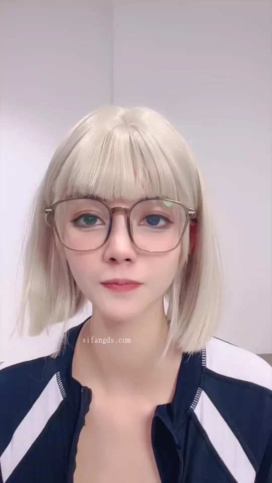 Play video: Exclusive Leaked Asian Stream Featuring a Petite Glasses-Clad Star