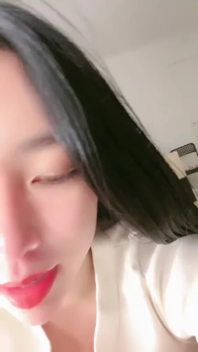 Screenshot 6 from Leaked Asian Cam Show — Petite Performer Fingers Herself Solo