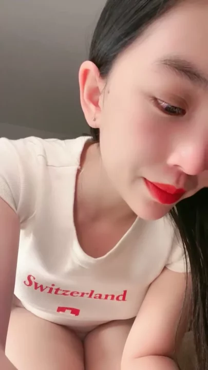 Screenshot 7 from Leaked Asian Cam Show — Petite Performer Fingers Herself Solo