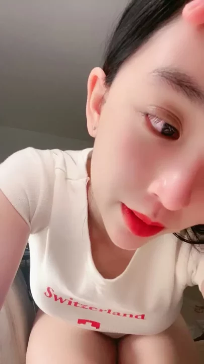 Screenshot 9 from Leaked Asian Cam Show — Petite Performer Fingers Herself Solo