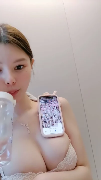 Screenshot 9 from Uncensored Asian Amateur Fingers Herself on Live Stream