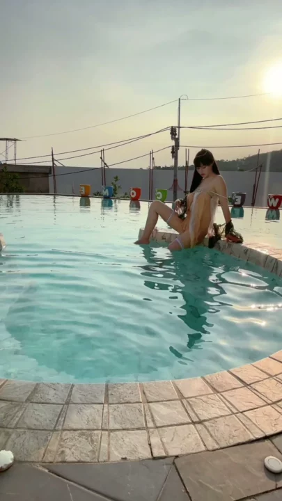 Screenshot 11 from Uncensored Rooftop Pool Solo — Zhu Ke’er Flaunts Sheer Lingerie Under Open Sky