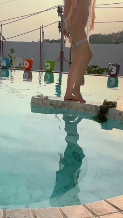 Screenshot 16 from Uncensored Rooftop Pool Solo — Zhu Ke’er Flaunts Sheer Lingerie Under Open Sky